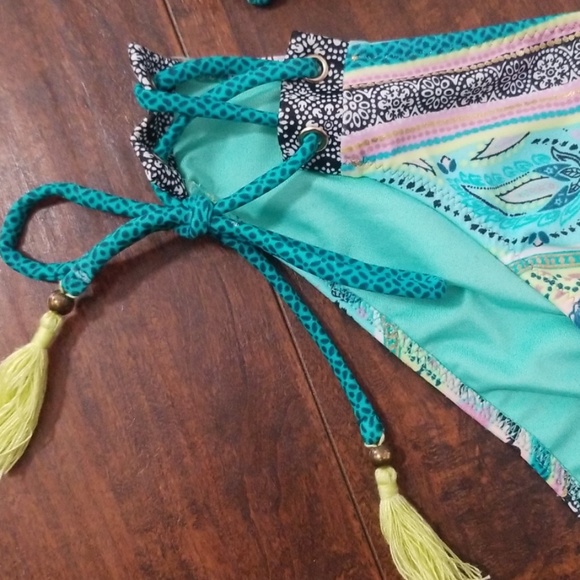 Shade & Shore Small bottoms 36D top - Picture 2 of 7